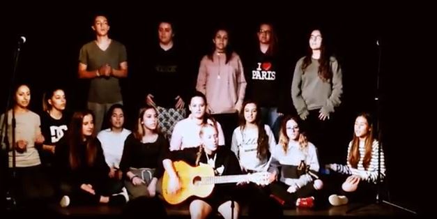 Part de l'actuació oferida als pares.