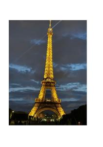 Cuando los Triángulos Tocan el Cielo: La Torre Eiffel