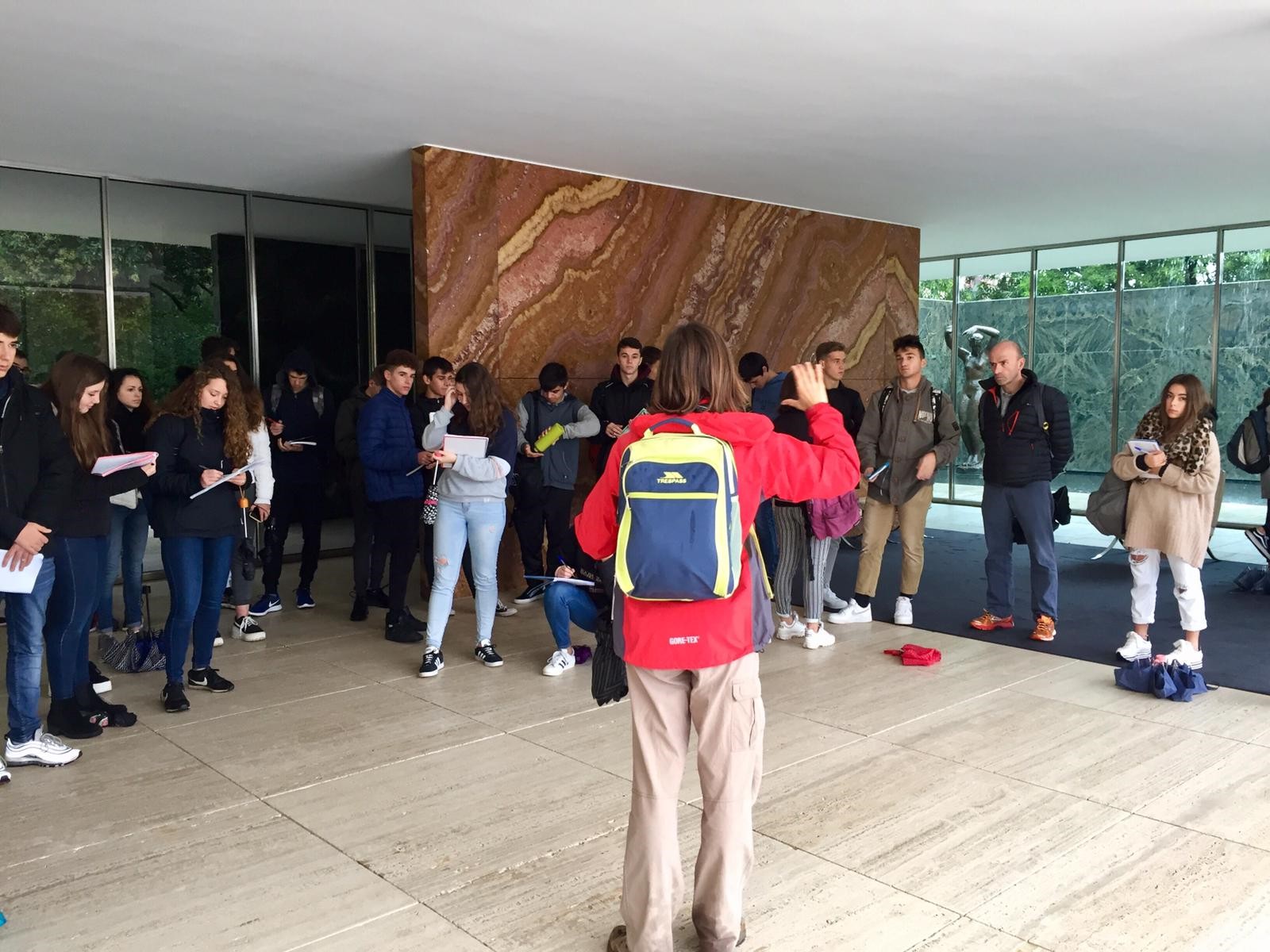 alumnat batxillerat al Pavelló Mies