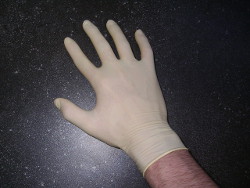El latex de los guantes es elástico.